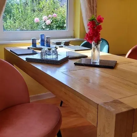 Haus Mit Blick Auf Kenmare Bucht Umgeben Von Subtropischer Vegetation *