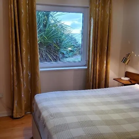Haus Mit Blick Auf Kenmare Bucht Umgeben Von Subtropischer Vegetation Ardea