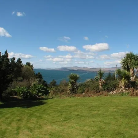 Haus Mit Blick Auf Kenmare Bucht Umgeben Von Subtropischer Vegetation Hébergement de vacances *