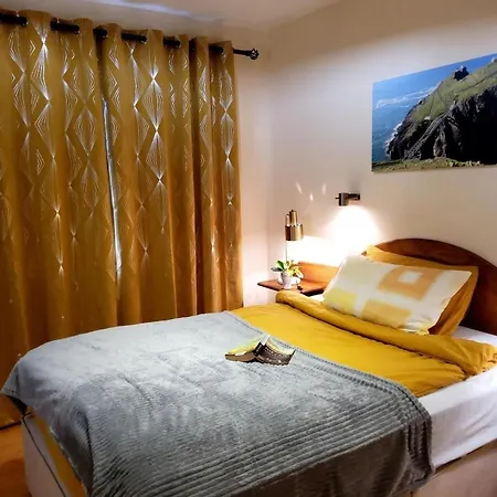 Haus Mit Blick Auf Kenmare Bucht Umgeben Von Subtropischer Vegetation